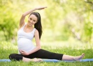 40724533 - beautiful pregnant woman doing sport in summer park.